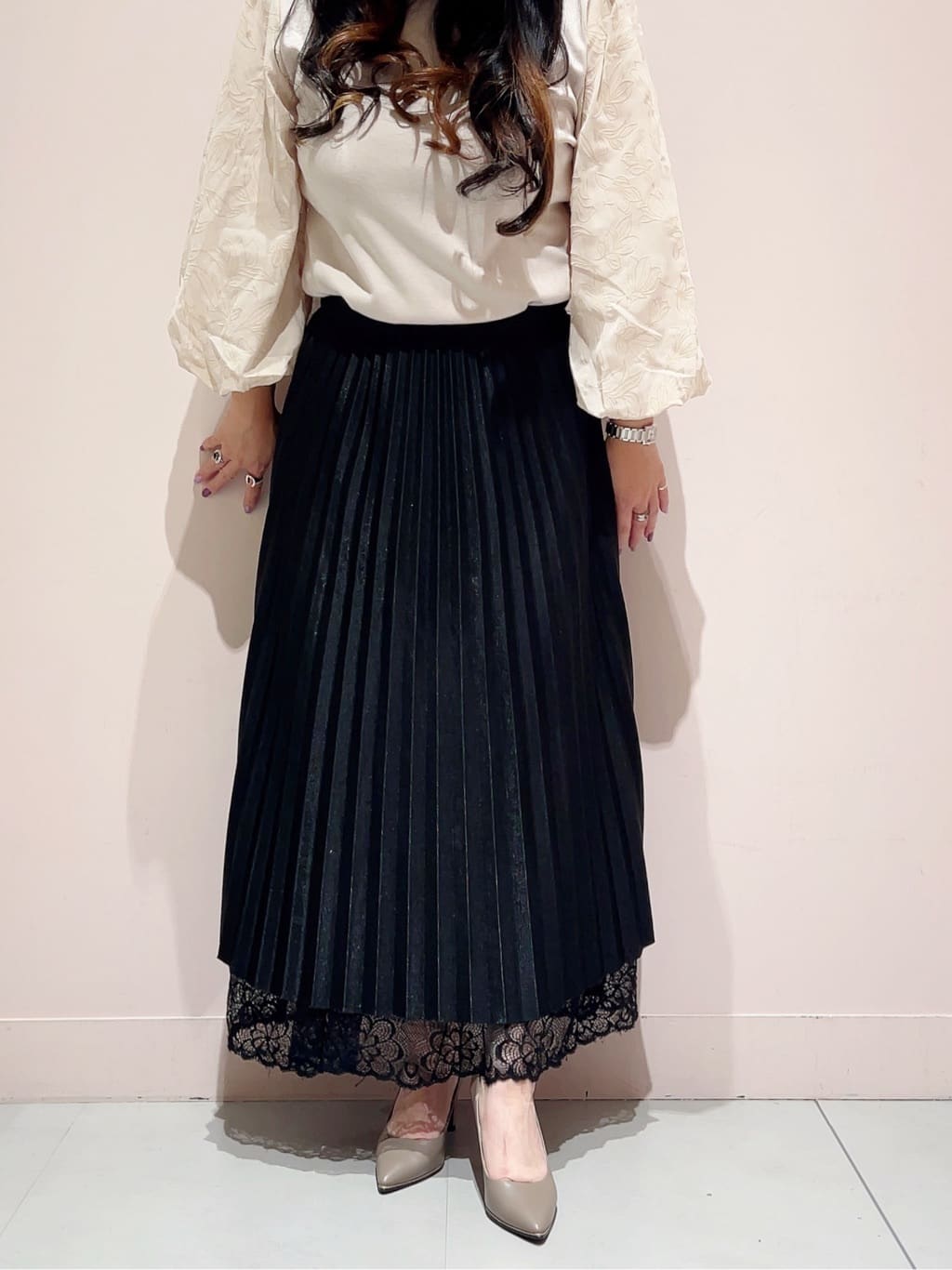 りえさんの「ESPERANZA｜【レイン対応/12時間パンプス】約8.5cm　歩きやすくて疲れにくい」を使ったコーディネート