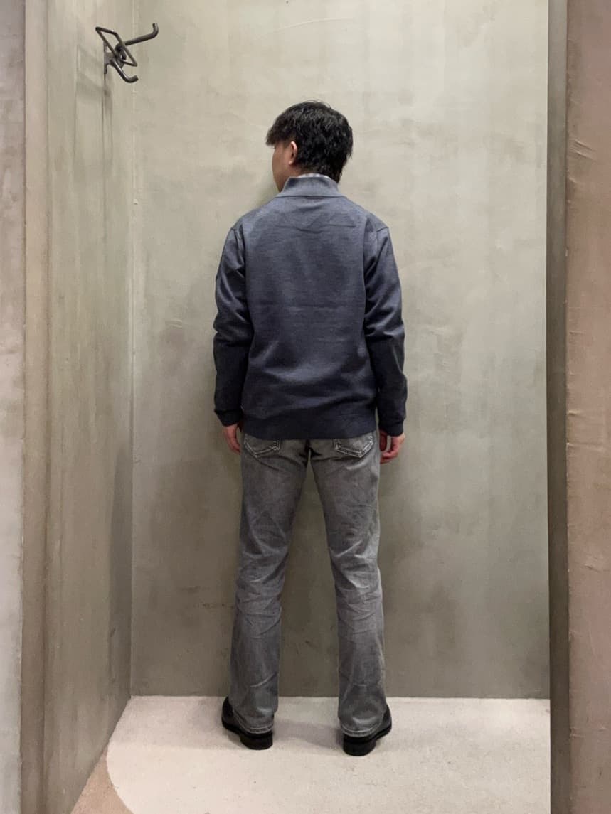 コウノ モトヤさんの「TAKEO KIKUCHI｜ハットモチーフ ジャカード ストライプ シャツ」を使ったコーディネート
