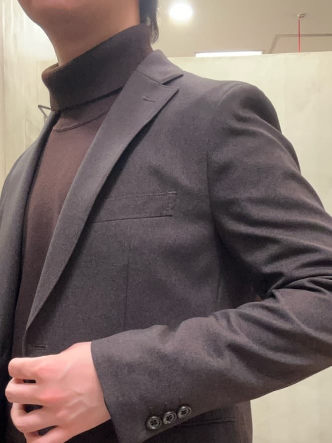 コウノ モトヤさんの「TAKEO KIKUCHI｜【DOWN FABRIC】ダウンファブリック ドレスパンツ / セットアップ対応」を使ったコーディネート