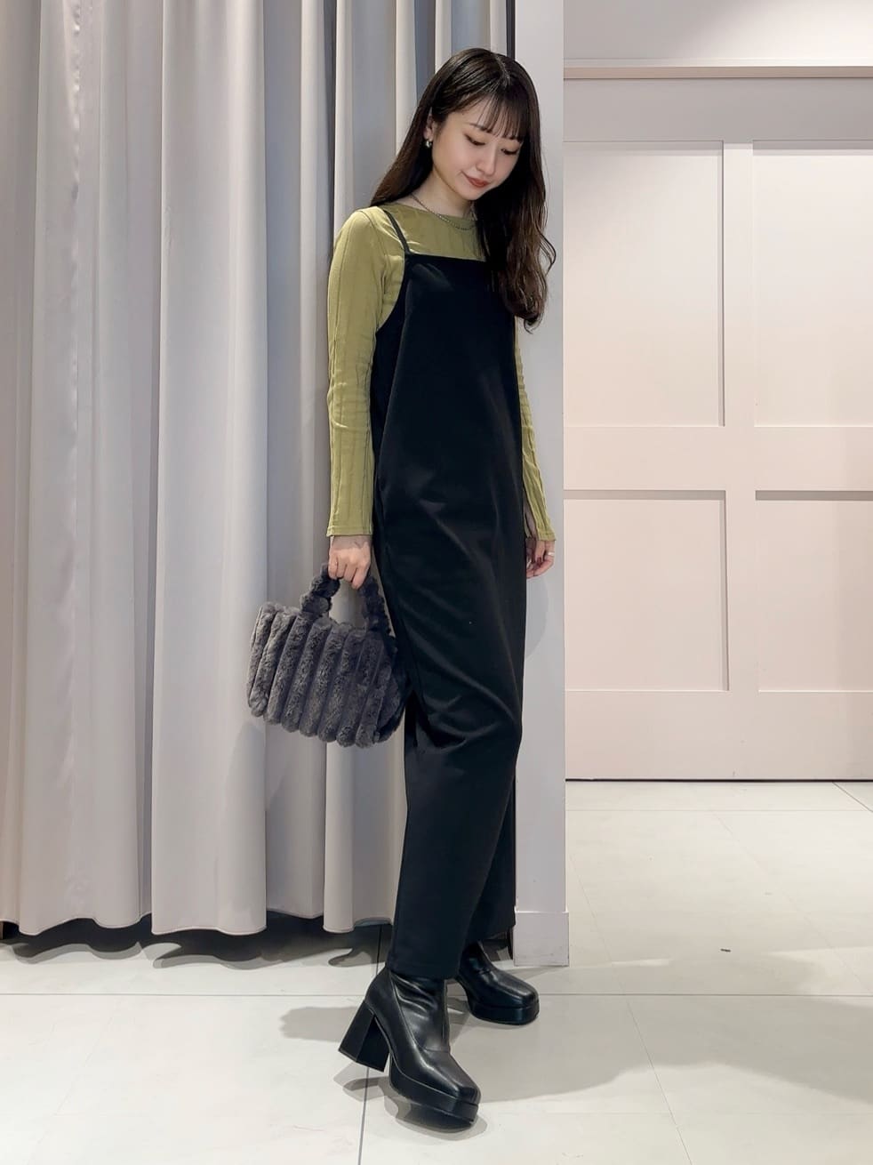 RINAさんの「ESPERANZA｜2WAY トート ショルダーバッグ ファー」を使ったコーディネート