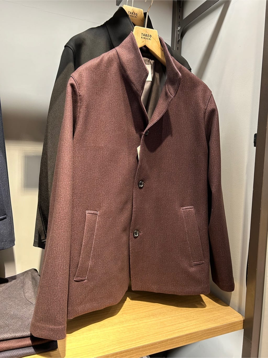 SHOSEIさんの「TAKEO KIKUCHI｜【DOWN FABRIC】ダウンファブリック スタンドカラーブルゾン」を使ったコーディネート