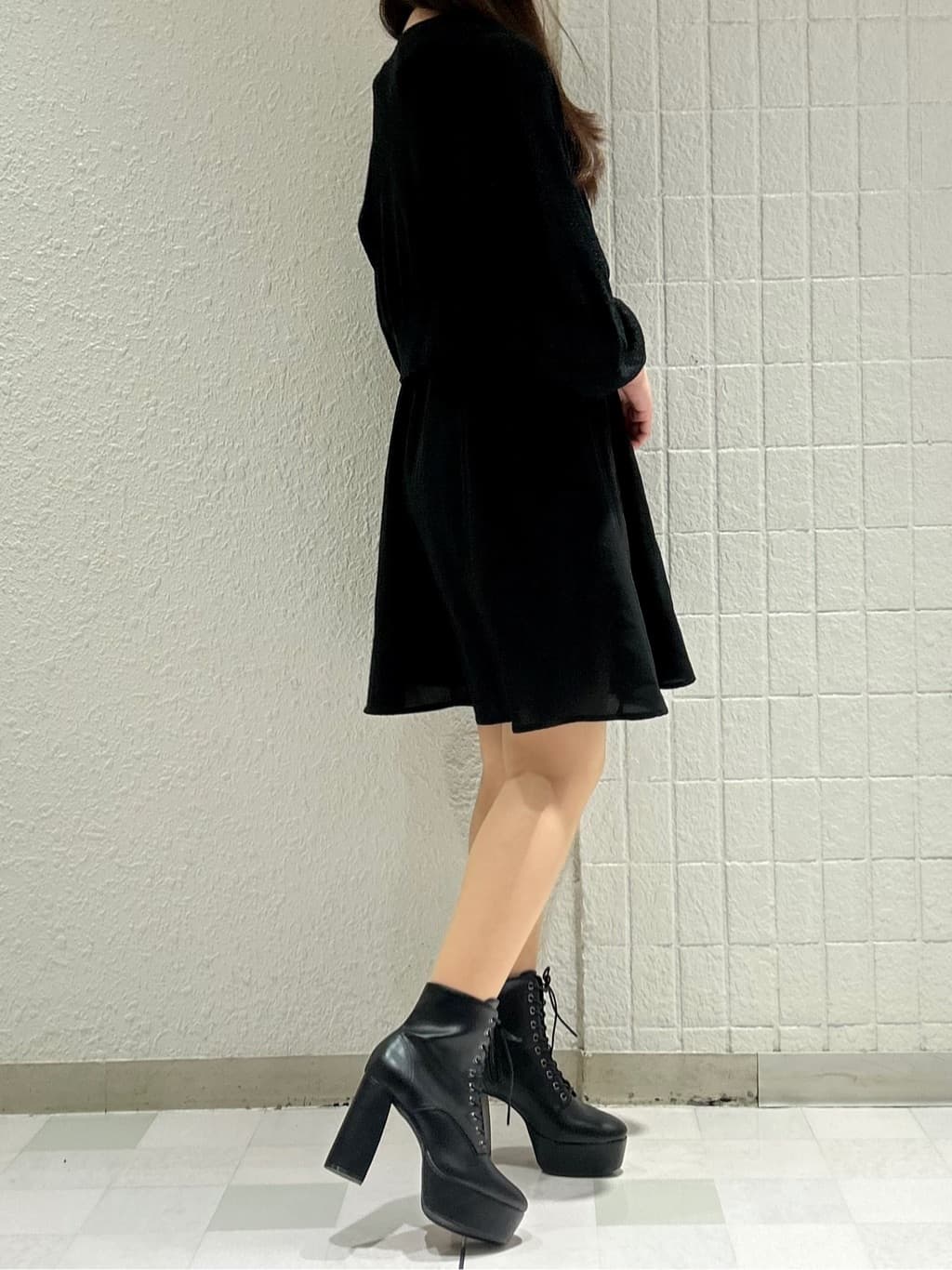 takeさんの「ESPERANZA｜【ラク盛り／ショートブーツ】リピーター続出／脚長美脚　厚底レースアップブーツ」を使ったコーディネート