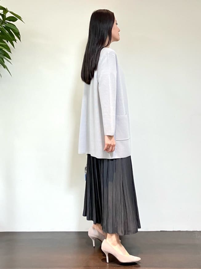カレンさんの「UNTITLED｜【手洗い／88cm正方形】エンブレムプリントスカーフ」を使ったコーディネート