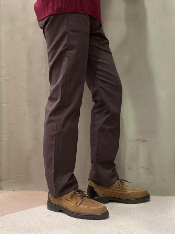 コウノ モトヤさんの「TAKEO KIKUCHI｜【Made in JAPAN】播州織 ストレッチ パンツ」を使ったコーディネート