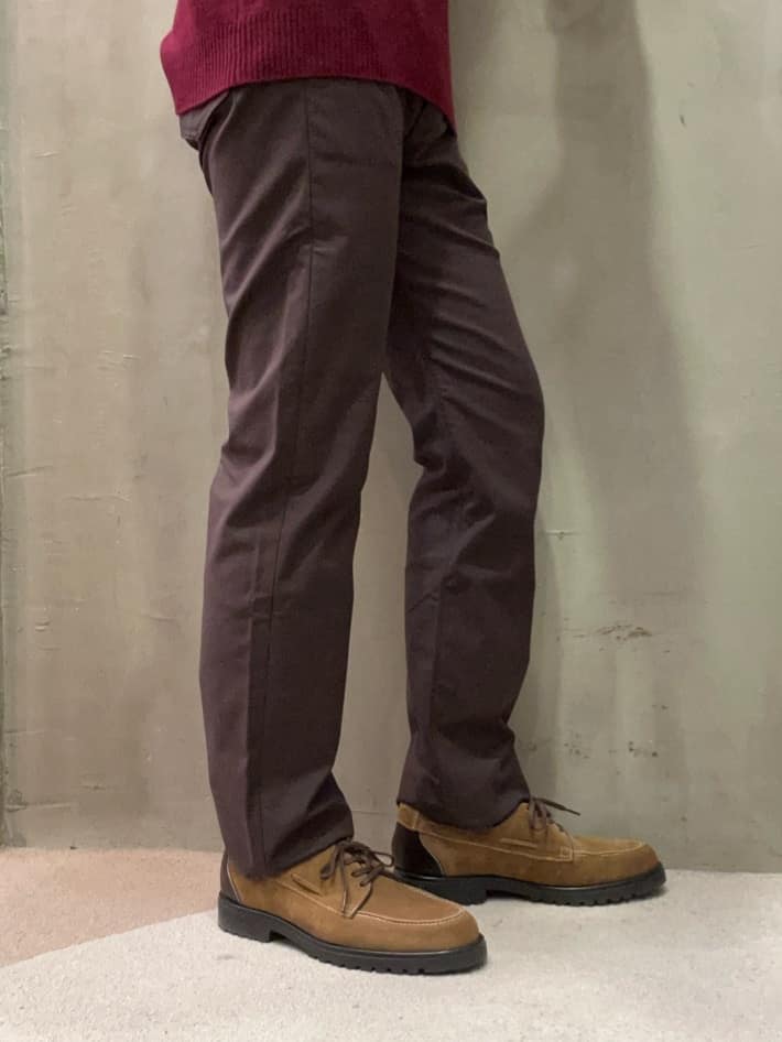コウノ モトヤさんの「TAKEO KIKUCHI｜【Made in JAPAN】播州織 ストレッチ パンツ」を使ったコーディネート