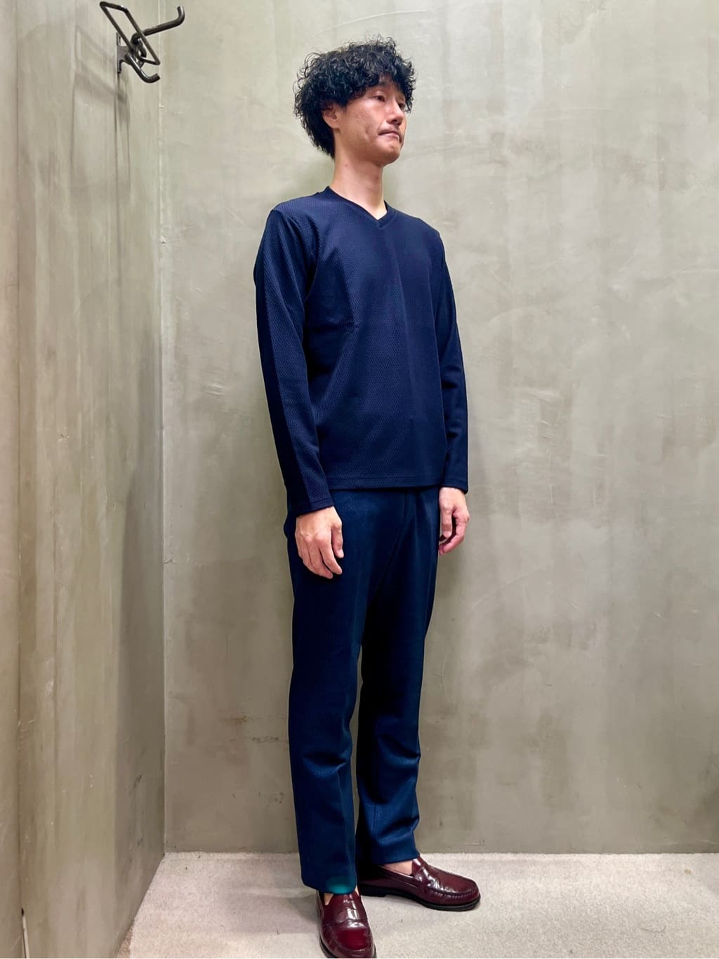 mutoさんの「TAKEO KIKUCHI｜【DOWN FABRIC】ダウンファブリック ドレスパンツ / セットアップ対応」を使ったコーディネート