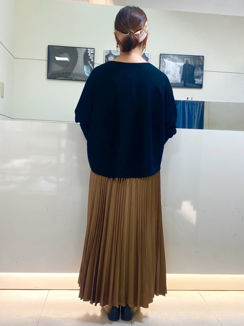 Ayaさんの「UNTITLED｜【手洗い／58cm正方形】ベルトプリントスカーフ」を使ったコーディネート