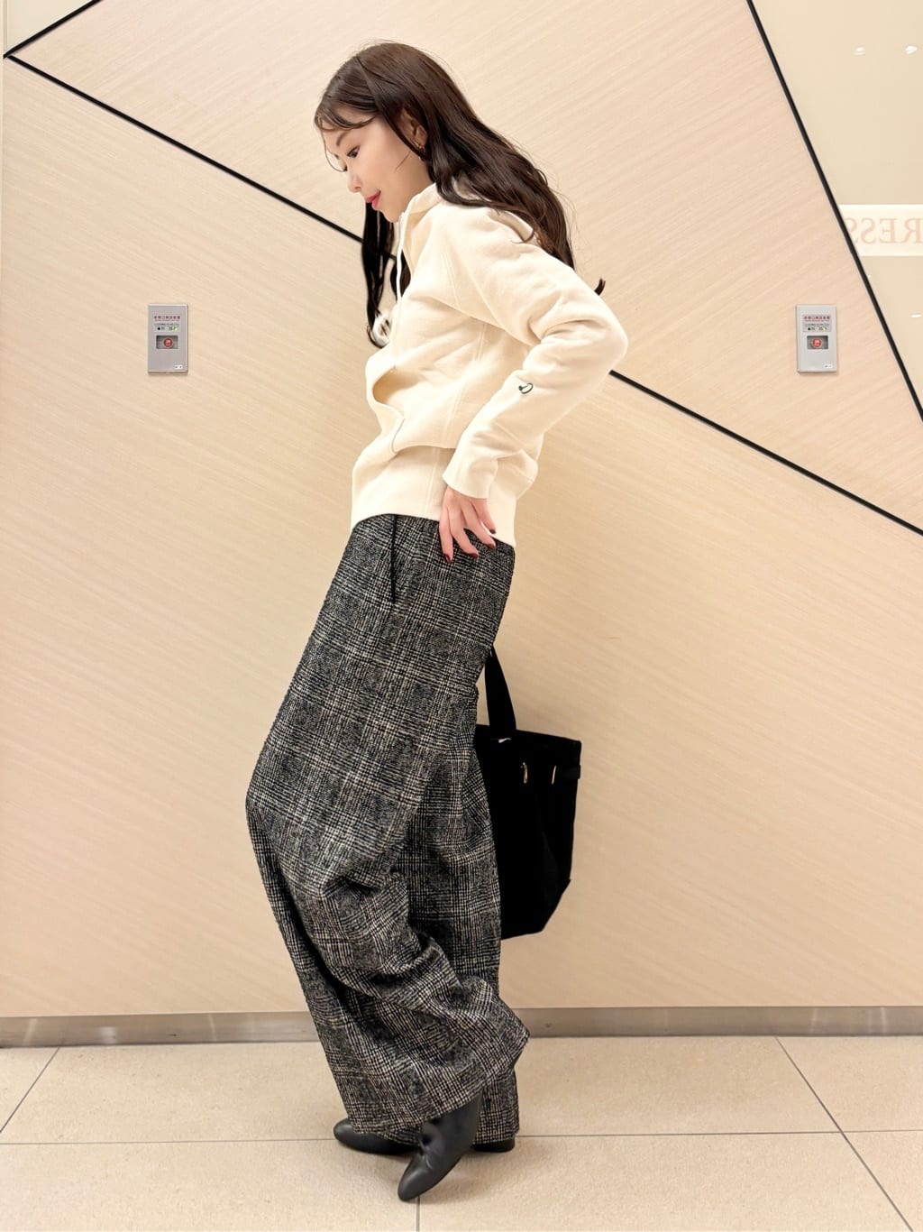 清水夏姫さんの「DRESSTERIOR｜デキシー吊裏毛ジップアップパーカ」を使ったコーディネート