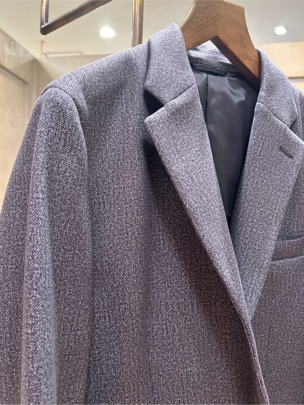 コウノ モトヤさんの「TAKEO KIKUCHI｜【DOWN FABRIC】ダウンファブリック ドレスパンツ / セットアップ対応」を使ったコーディネート