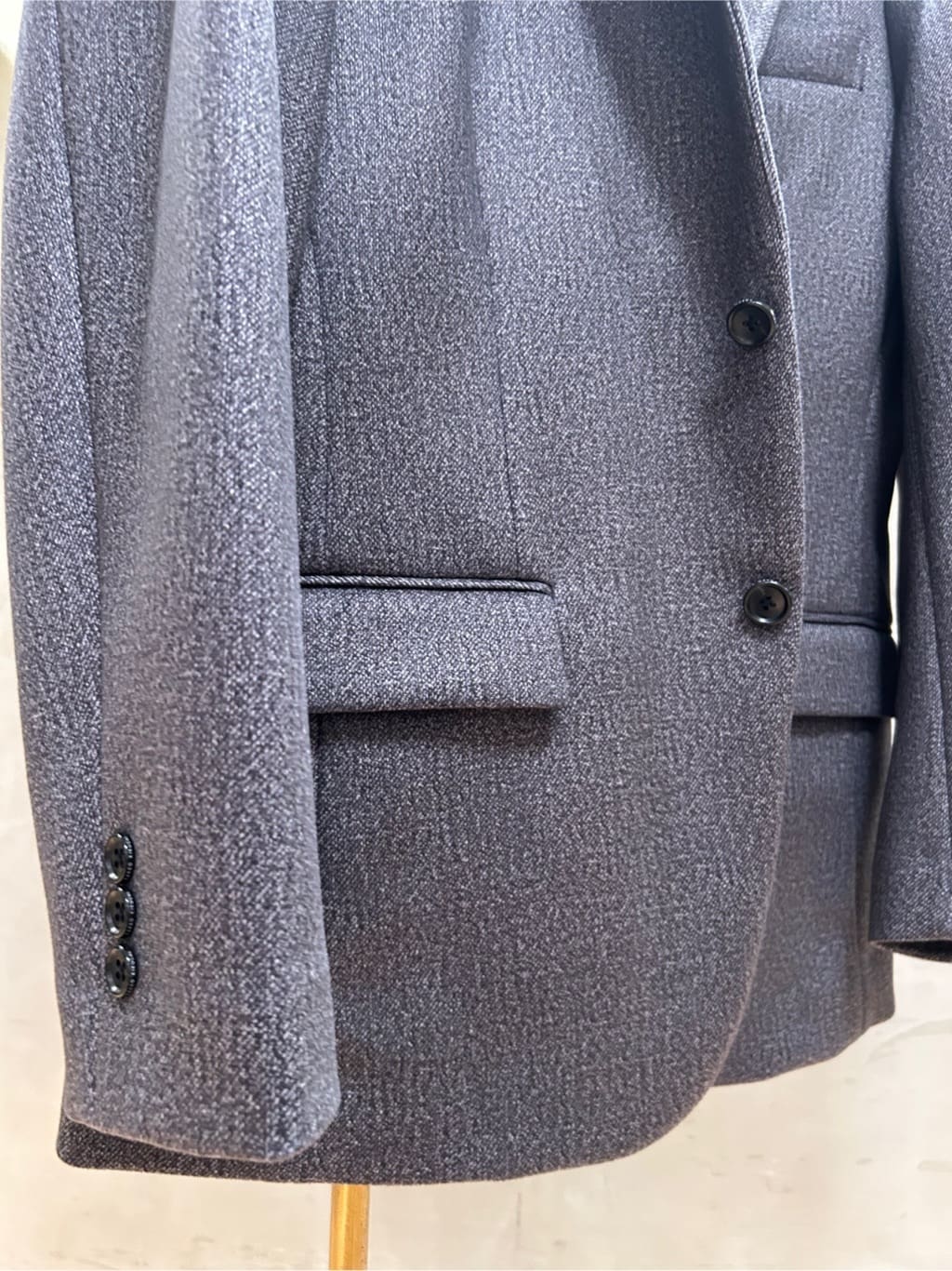 コウノ モトヤさんの「TAKEO KIKUCHI｜【DOWN FABRIC】ダウンファブリック ドレスパンツ / セットアップ対応」を使ったコーディネート