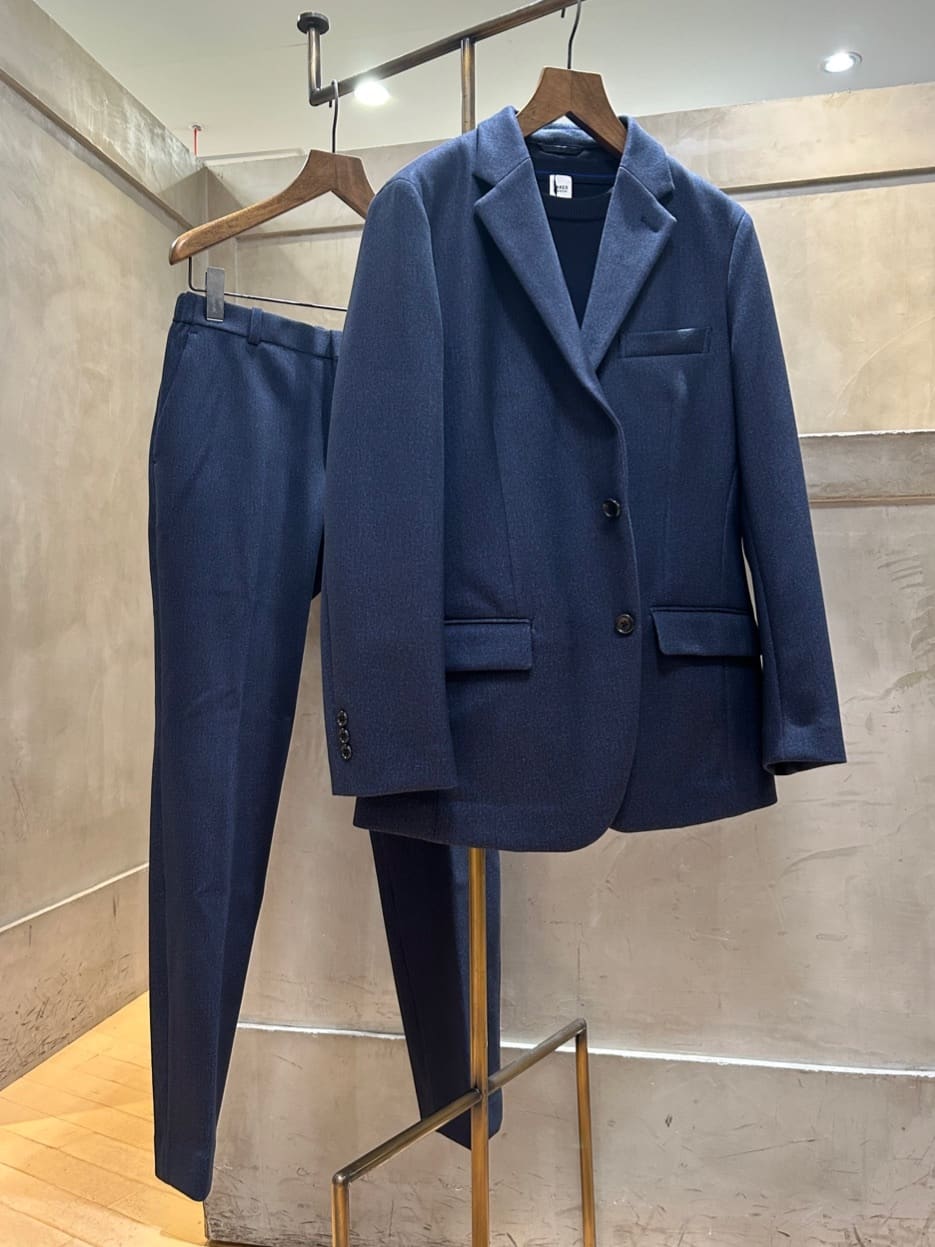 コウノ モトヤさんの「TAKEO KIKUCHI｜【DOWN FABRIC】ダウンファブリック ドレスパンツ / セットアップ対応」を使ったコーディネート