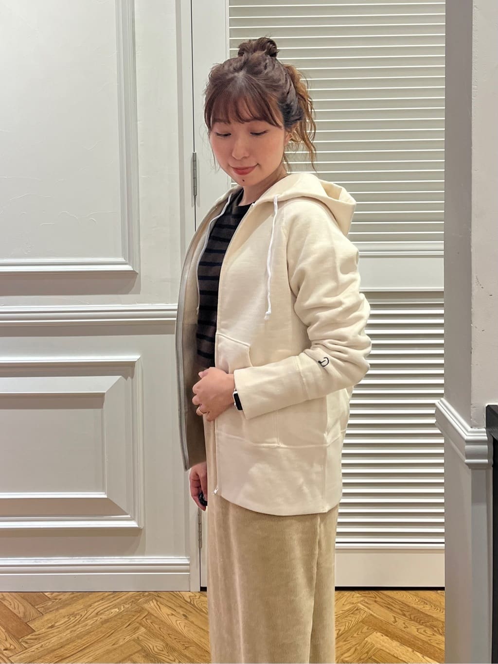 つじ まこさんの「DRESSTERIOR｜◆コーデュロイイージースカート」を使ったコーディネート