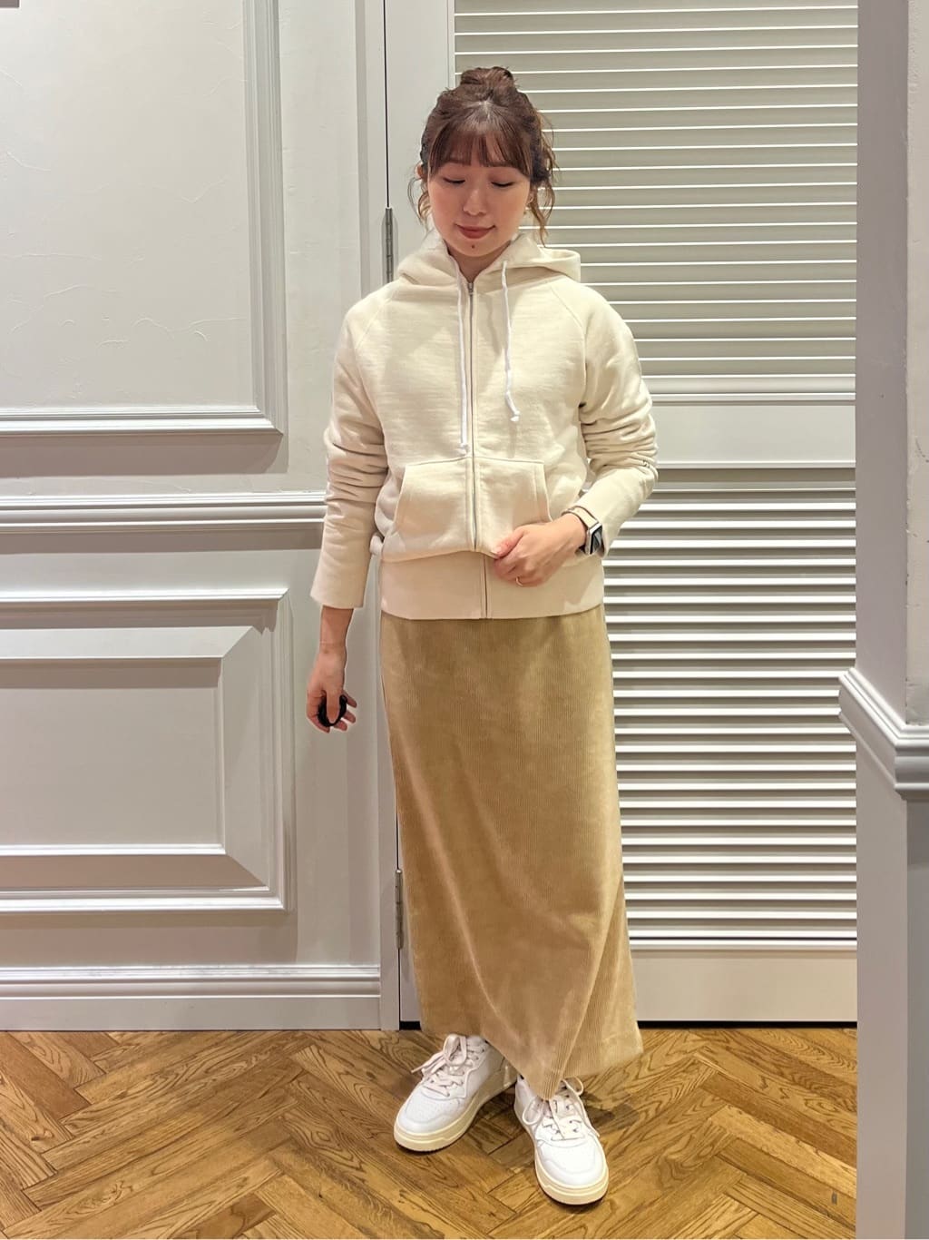 つじ まこさんの「DRESSTERIOR｜◆コーデュロイイージースカート」を使ったコーディネート