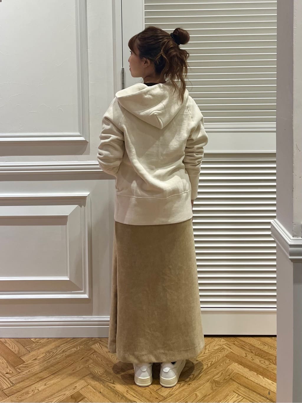 つじ まこさんの「DRESSTERIOR｜◆コーデュロイイージースカート」を使ったコーディネート
