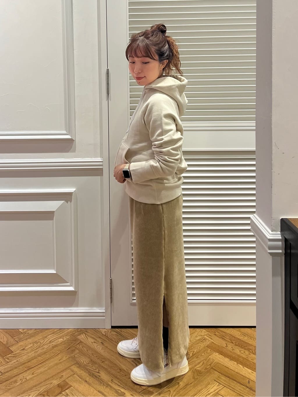 つじ まこさんの「DRESSTERIOR｜◆コーデュロイイージースカート」を使ったコーディネート