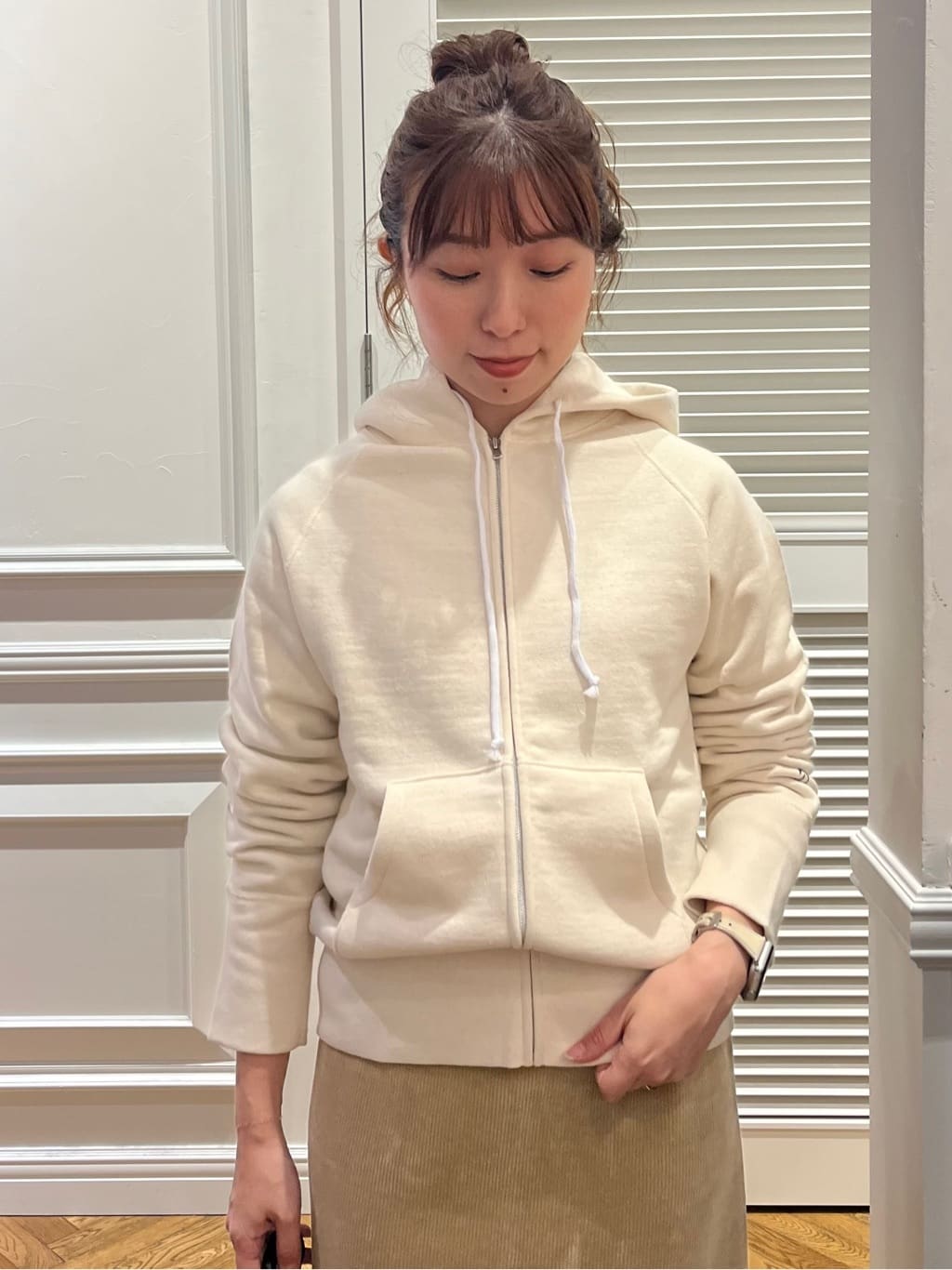 つじ まこさんの「DRESSTERIOR｜◆コーデュロイイージースカート」を使ったコーディネート