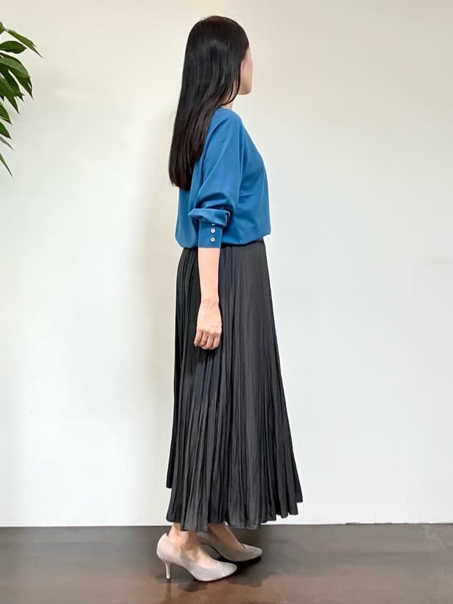 カレンさんの「UNTITLED｜【手洗い／88cm正方形】エンブレムプリントスカーフ」を使ったコーディネート
