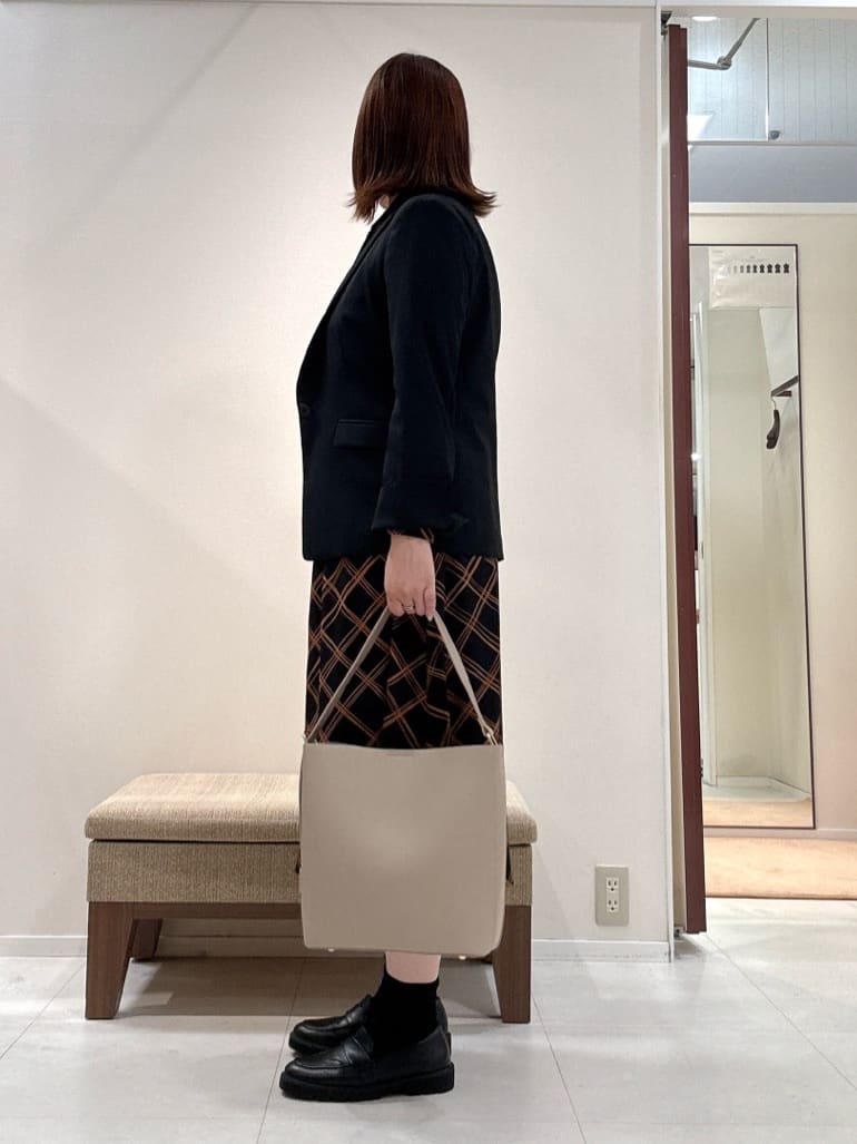 YUIさんの「UNTITLED｜【洗える通勤スーツ】レジェールギャバ ストレッチテーラードジャケット」を使ったコーディネート