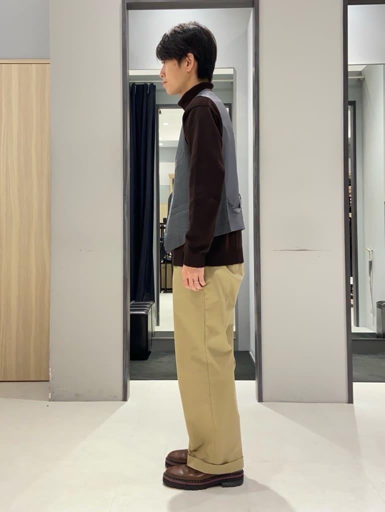 わいずみさんの「TAKEO KIKUCHI｜【Three by Three】シャイニーシャークピンヘッド ベスト / 3ピース対応」を使ったコーディネート