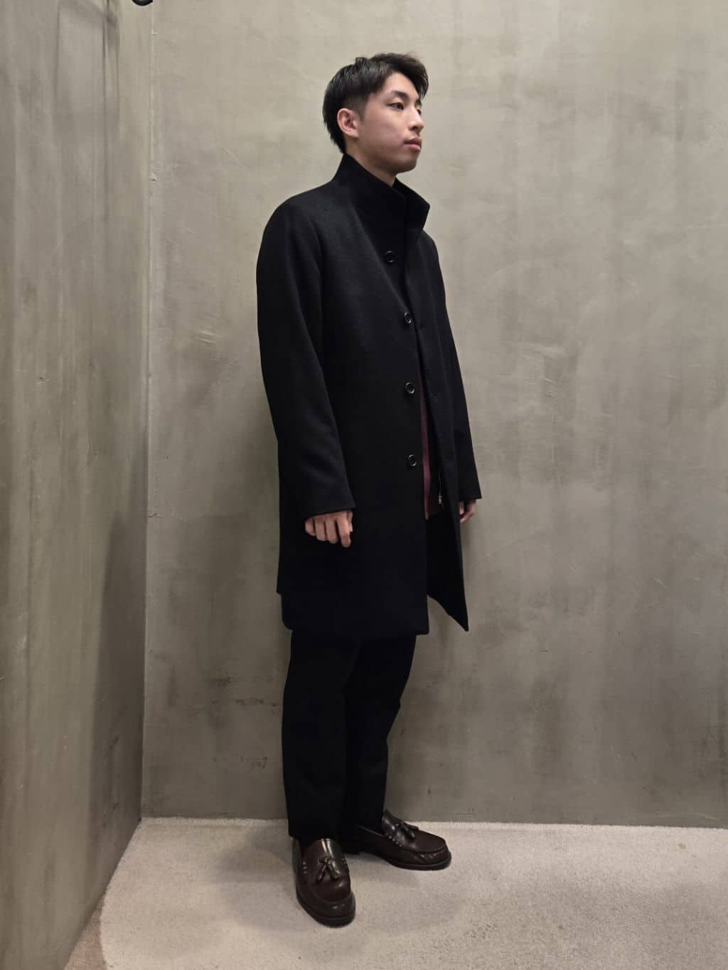 白木駆さんの「TAKEO KIKUCHI｜【ウールカシミヤブレンド】ビーバー調 スタンドカラー コート」を使ったコーディネート