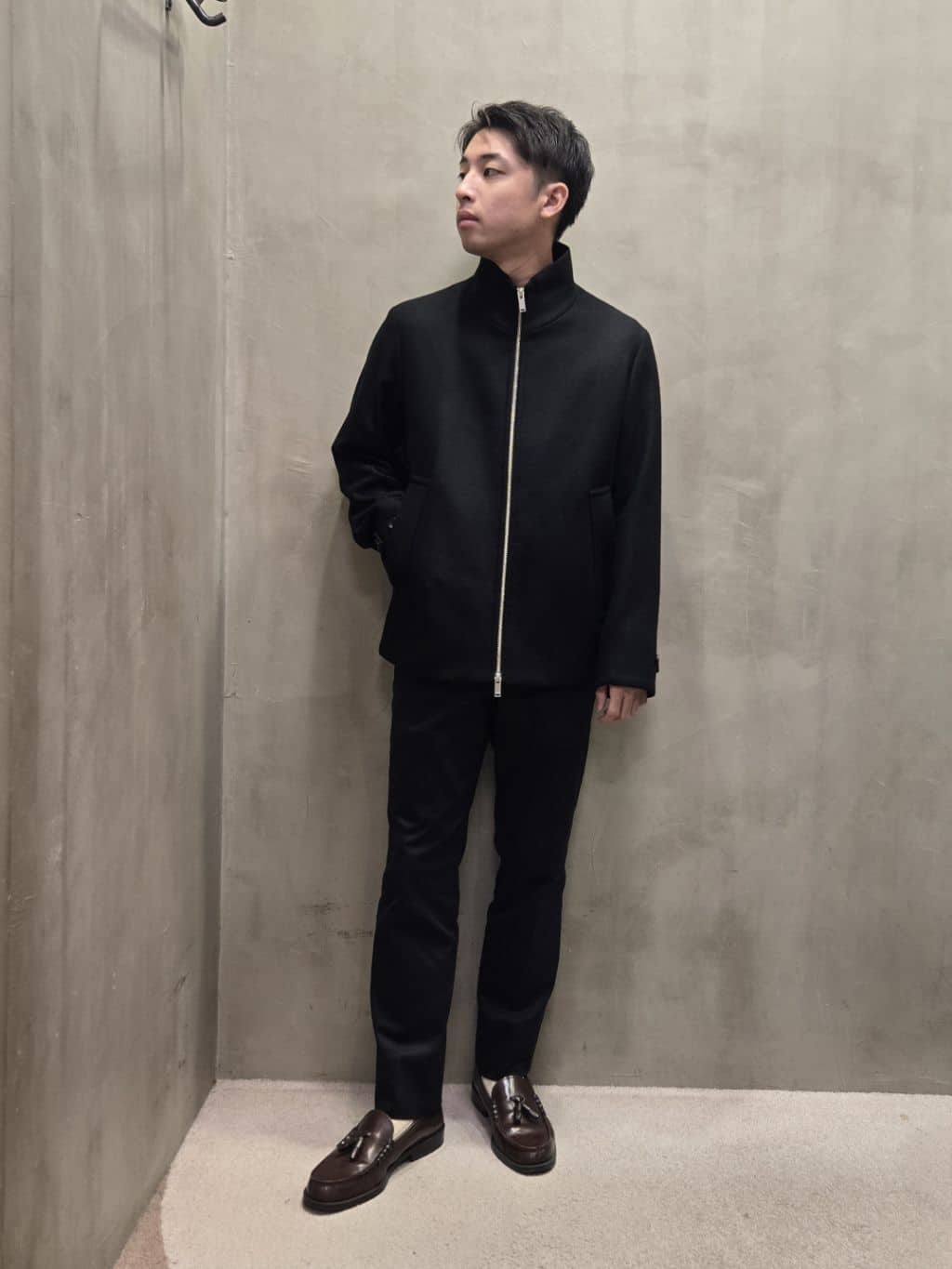 白木駆さんの「TAKEO KIKUCHI｜【オフィスカジュアル対応】ドレス チノパンツ」を使ったコーディネート