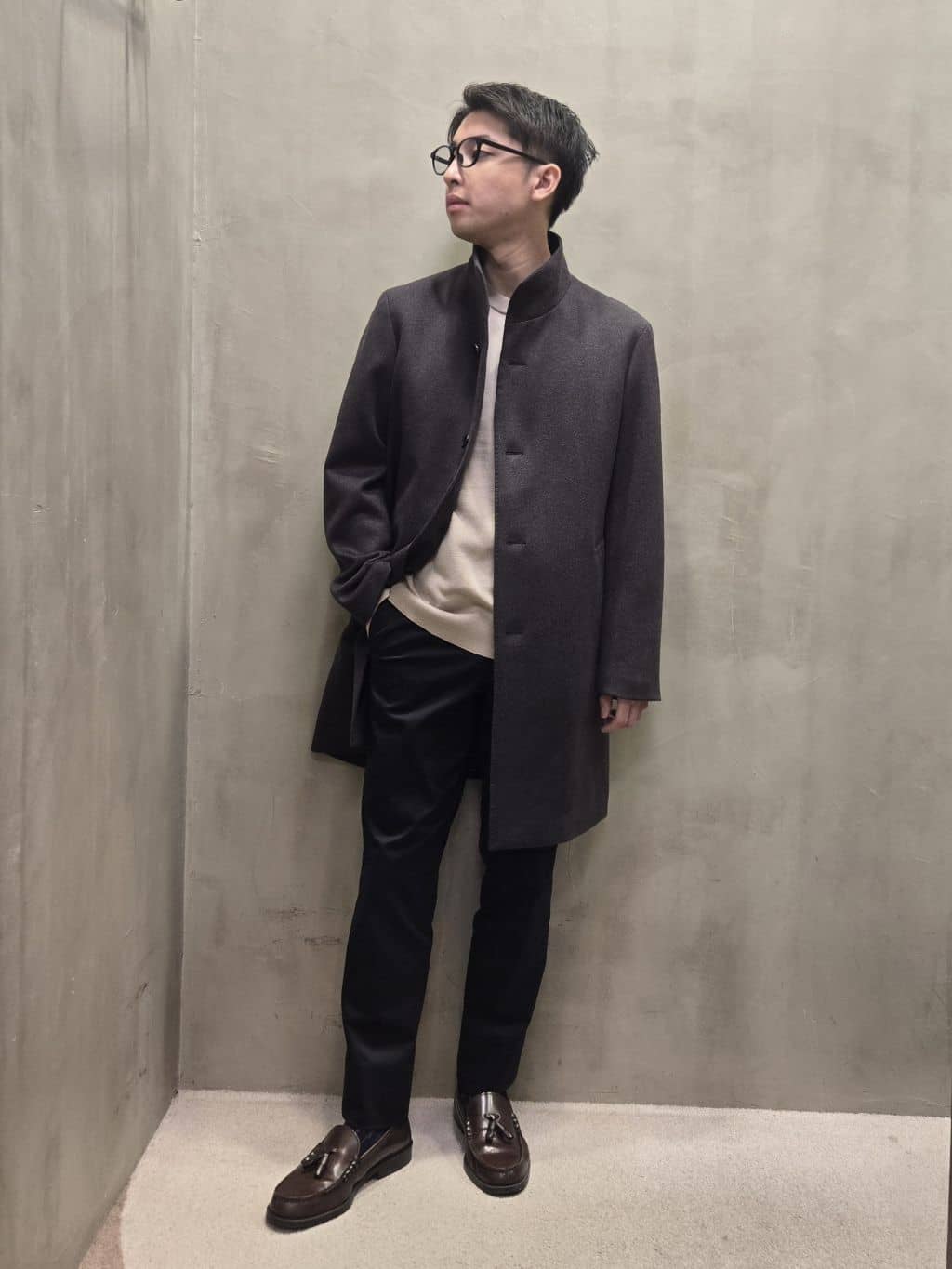 白木駆さんの「TAKEO KIKUCHI｜【ウールカシミヤブレンド】ビーバー調 スタンドカラー コート」を使ったコーディネート
