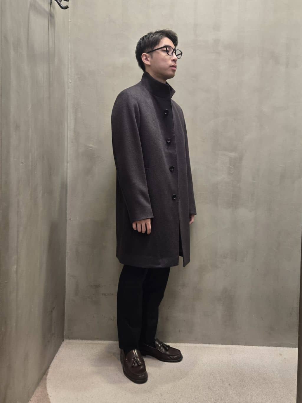 白木駆さんの「TAKEO KIKUCHI｜【ウールカシミヤブレンド】ビーバー調 スタンドカラー コート」を使ったコーディネート