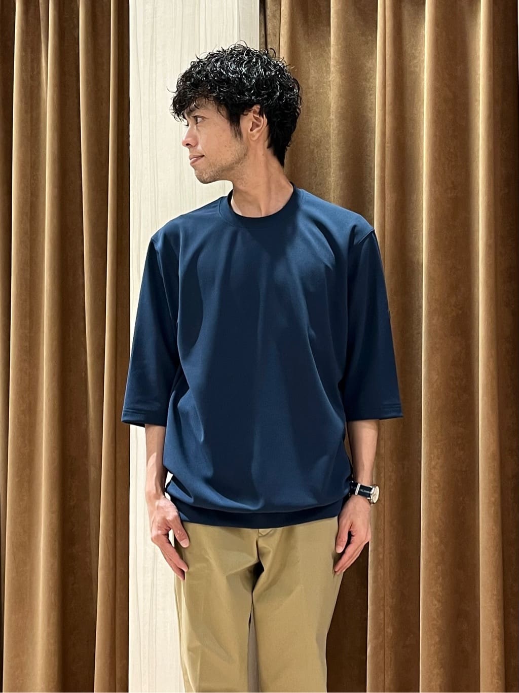 URAさんの「TAKEO KIKUCHI｜【オフィスカジュアル対応】ドレス チノパンツ」を使ったコーディネート