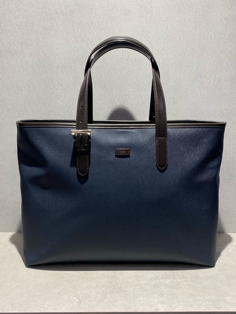 nishiさんの「TAKEO KIKUCHI｜ハットモチーフ ジャカード ストライプ シャツ」を使ったコーディネート