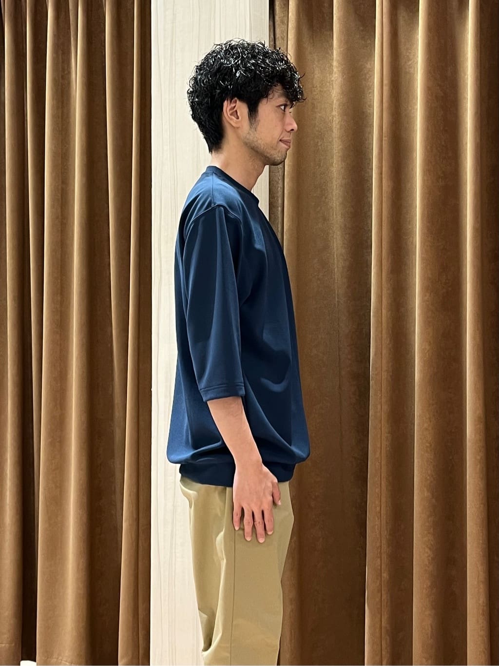 URAさんの「TAKEO KIKUCHI｜【オフィスカジュアル対応】ドレス チノパンツ」を使ったコーディネート