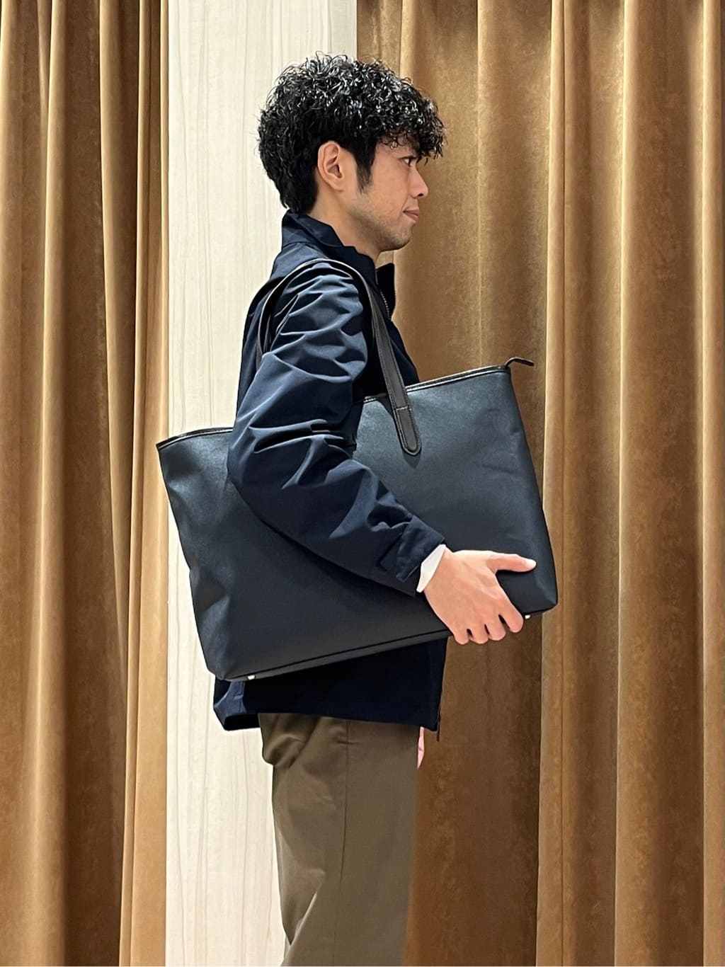 URAさんの「TAKEO KIKUCHI｜【オフィスカジュアル対応】ドレス チノパンツ」を使ったコーディネート