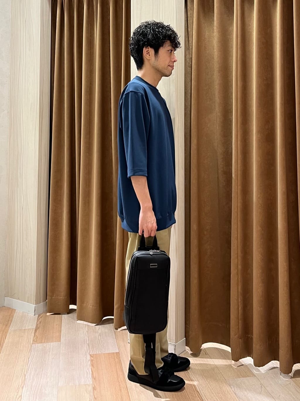 URAさんの「TAKEO KIKUCHI｜【オフィスカジュアル対応】ドレス チノパンツ」を使ったコーディネート
