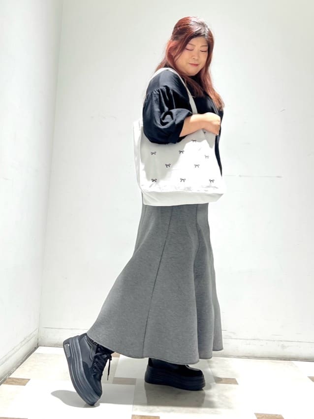 yumiさんの「ESPERANZA｜リボン刺繍キャンバストートバッグ」を使ったコーディネート