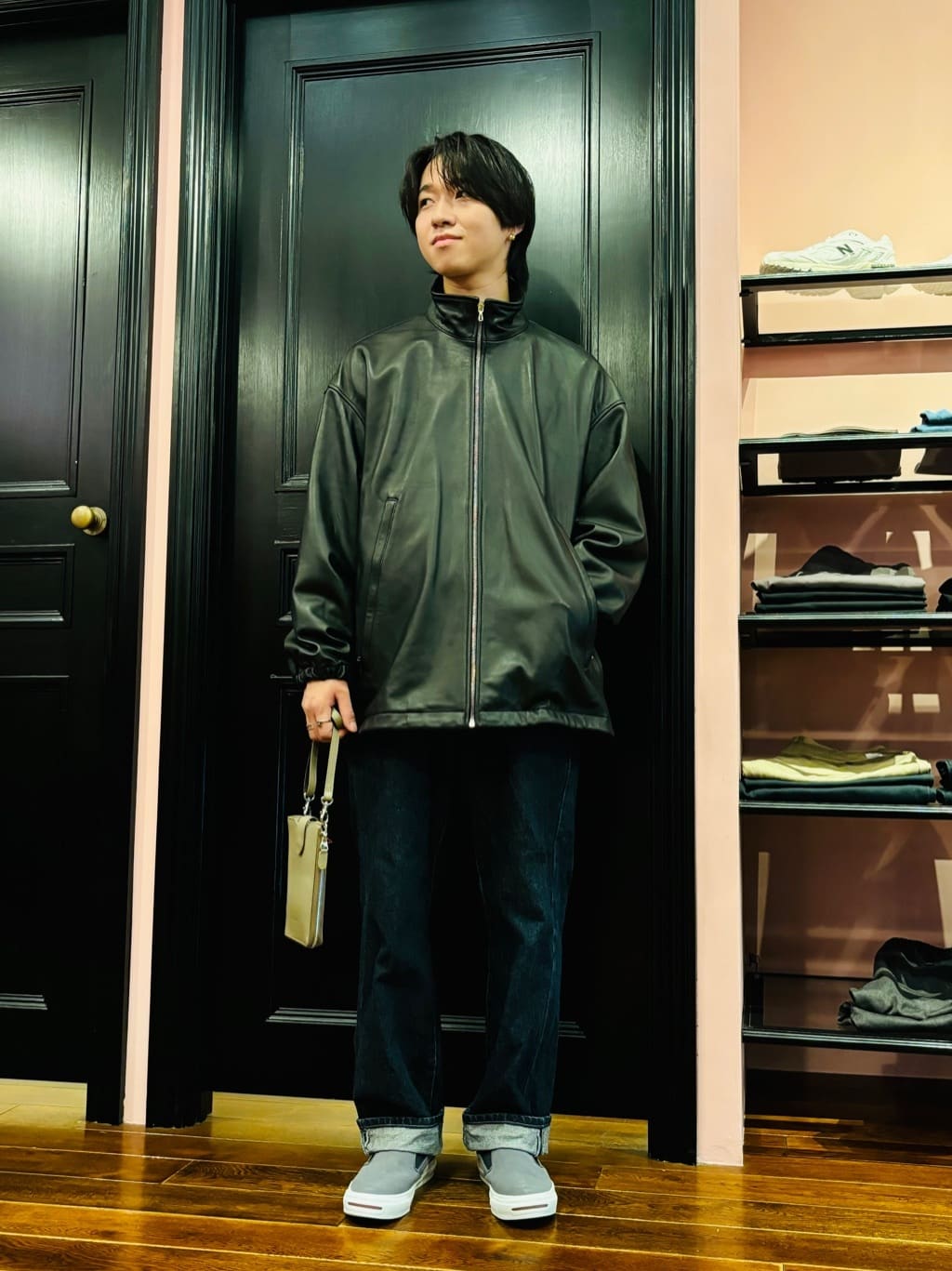 kaminaga さんの「DRESSTERIOR｜【Safari5月号掲載】イタリアレザースマホショルダーバッグ」を使ったコーディネート