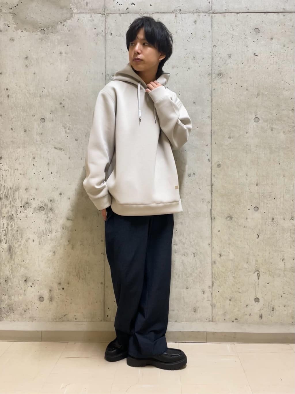 すずきさんの「TAKEO KIKUCHI｜【Sサイズ～】エアダン プルオーバー パーカ」を使ったコーディネート