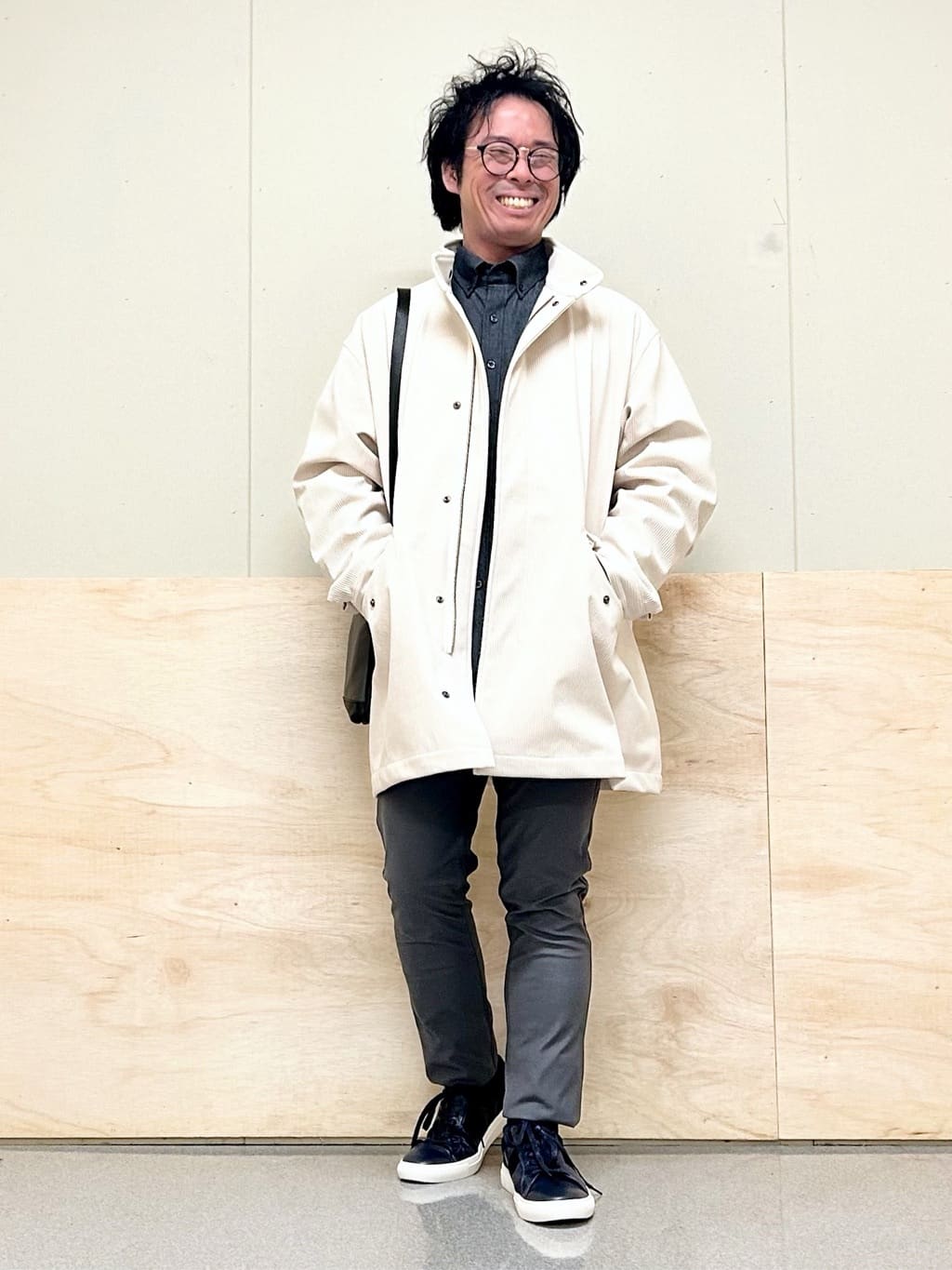 KENJI Iさんの「THE SHOP TK｜サフィアーノミニサコッシュ」を使ったコーディネート