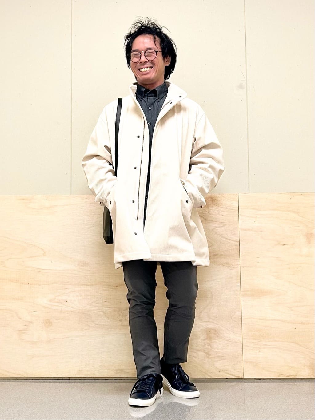 KENJI Iさんの「THE SHOP TK｜サフィアーノミニサコッシュ」を使ったコーディネート
