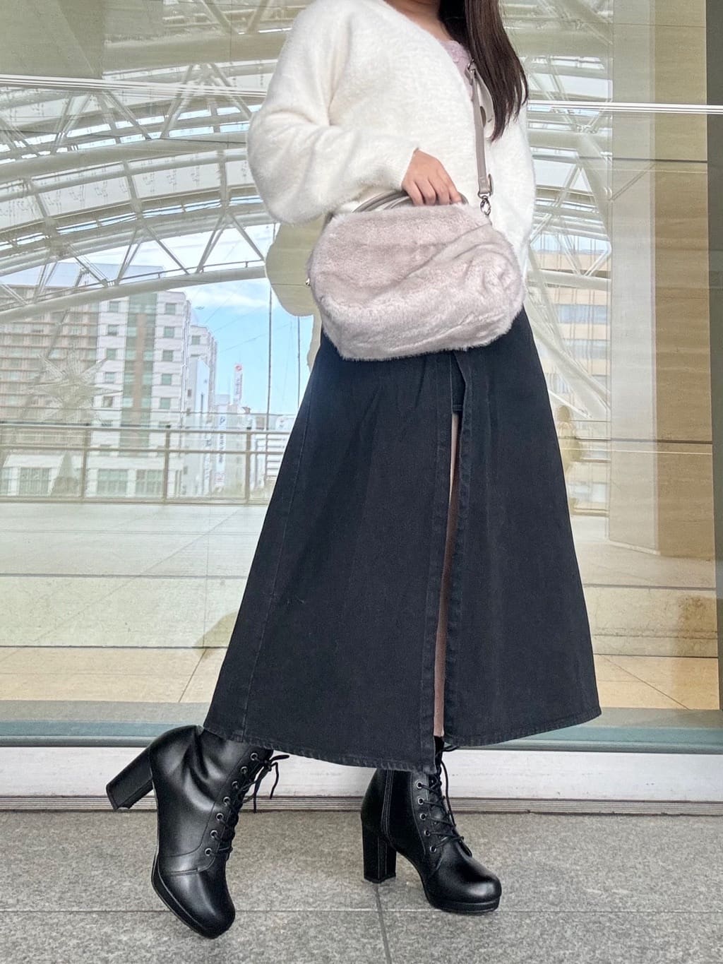 まっきーさんの「ESPERANZA｜アーモンドトゥレースアップ厚底ショートブーツ」を使ったコーディネート