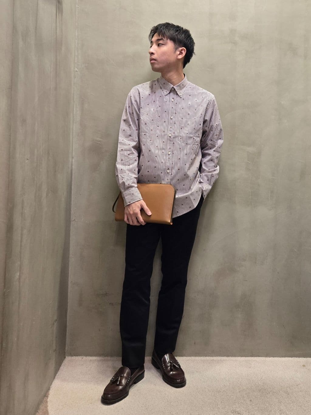 白木駆さんの「TAKEO KIKUCHI｜ハットモチーフ ジャカード ストライプ シャツ」を使ったコーディネート