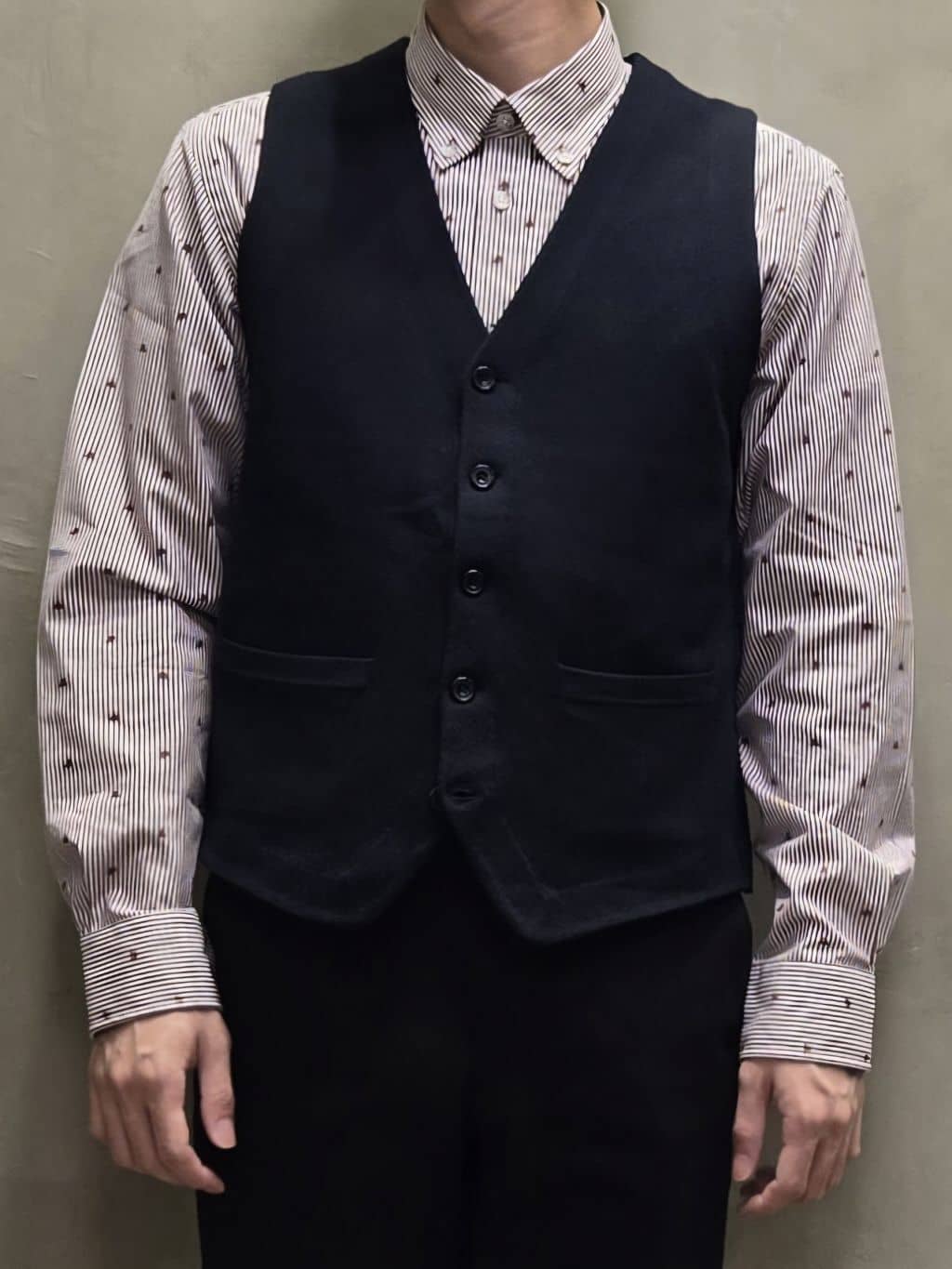白木駆さんの「TAKEO KIKUCHI｜ハットモチーフ ジャカード ストライプ シャツ」を使ったコーディネート