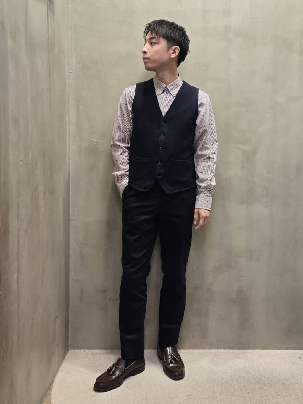 白木駆さんの「TAKEO KIKUCHI｜ハットモチーフ ジャカード ストライプ シャツ」を使ったコーディネート