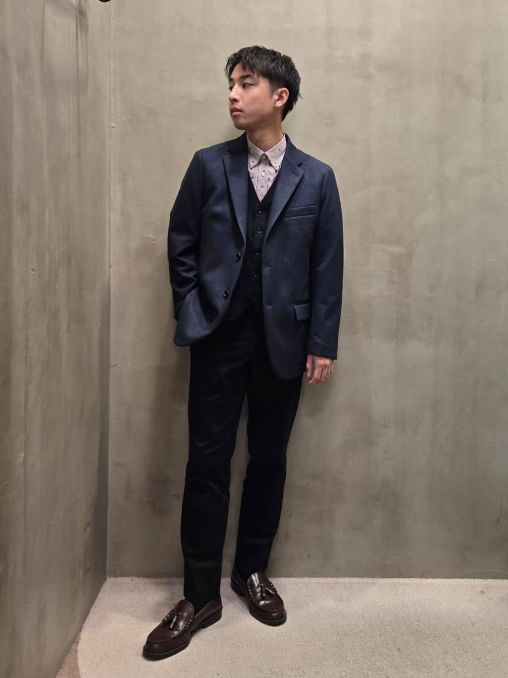 白木駆さんの「TAKEO KIKUCHI｜ハットモチーフ ジャカード ストライプ シャツ」を使ったコーディネート