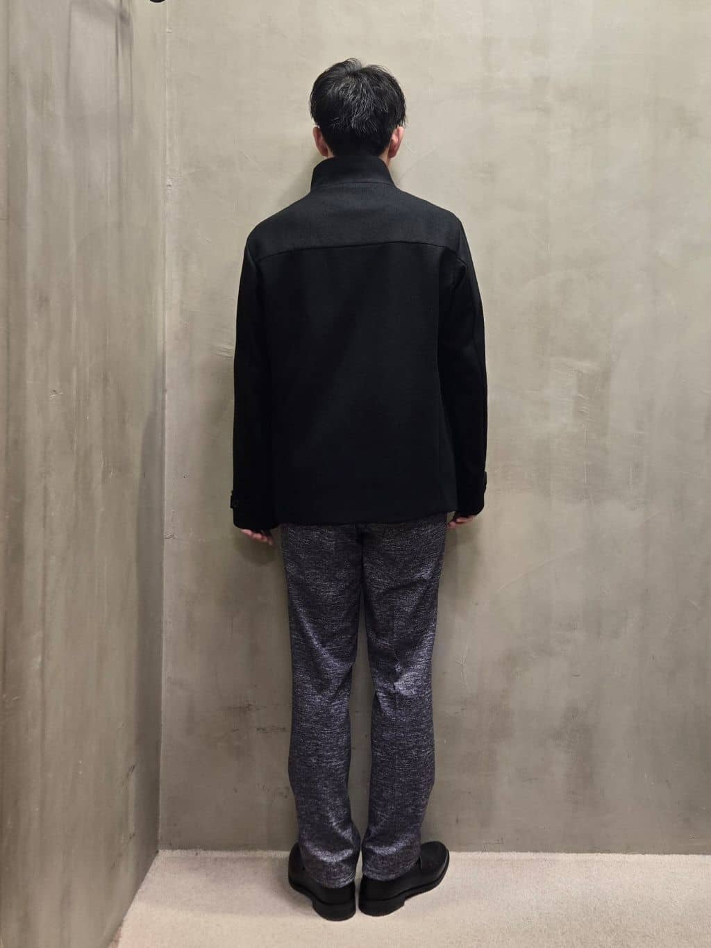 白木駆さんの「TAKEO KIKUCHI｜【ONOFF対応】TRダブルニット ストレッチパンツ」を使ったコーディネート