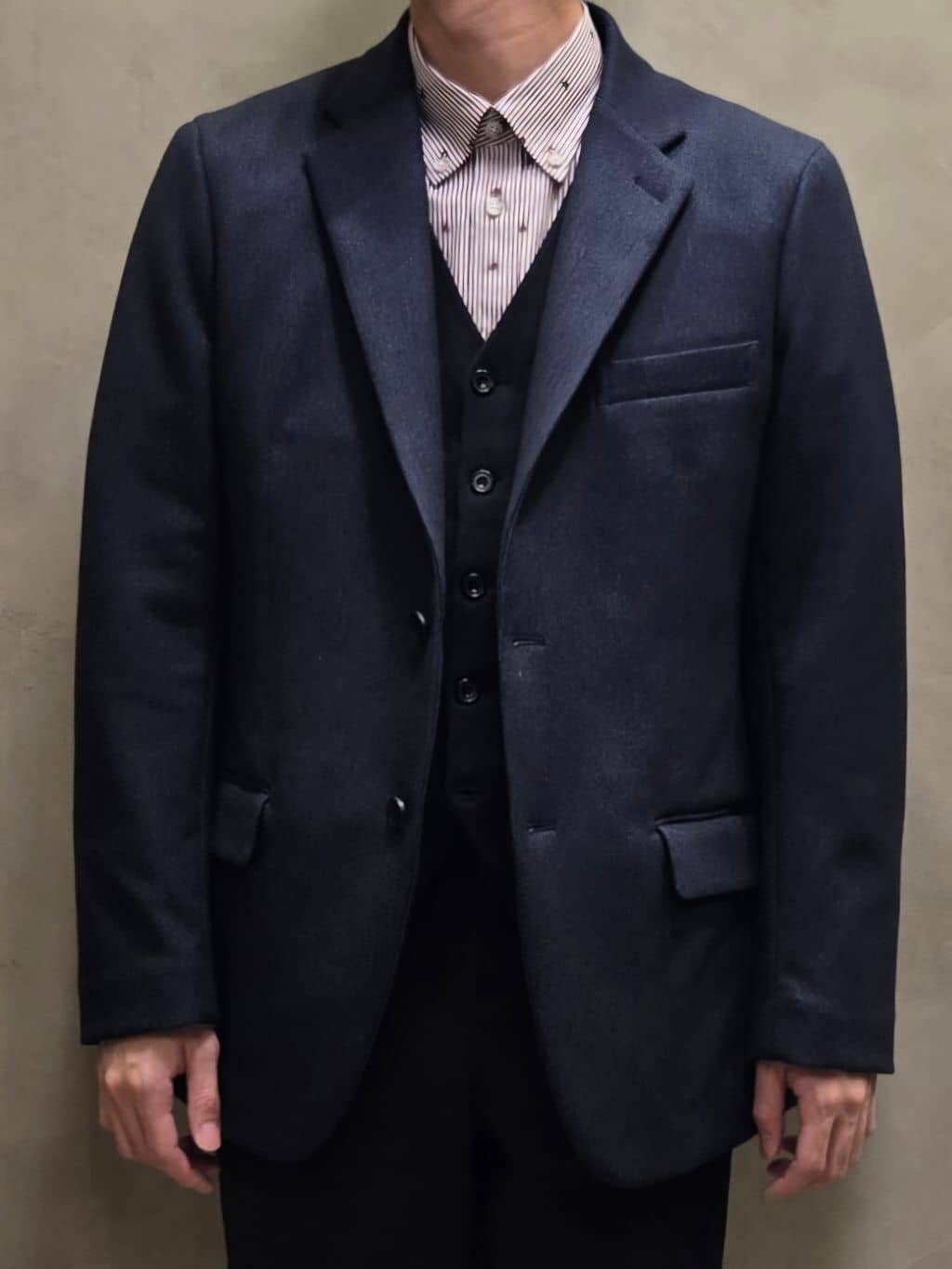 白木駆さんの「TAKEO KIKUCHI｜ハットモチーフ ジャカード ストライプ シャツ」を使ったコーディネート
