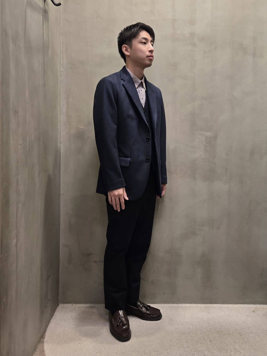 白木駆さんの「TAKEO KIKUCHI｜ハットモチーフ ジャカード ストライプ シャツ」を使ったコーディネート