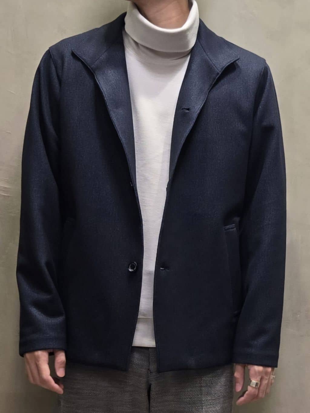 白木駆さんの「TAKEO KIKUCHI｜【DOWN FABRIC】ダウンファブリック スタンドカラーブルゾン」を使ったコーディネート