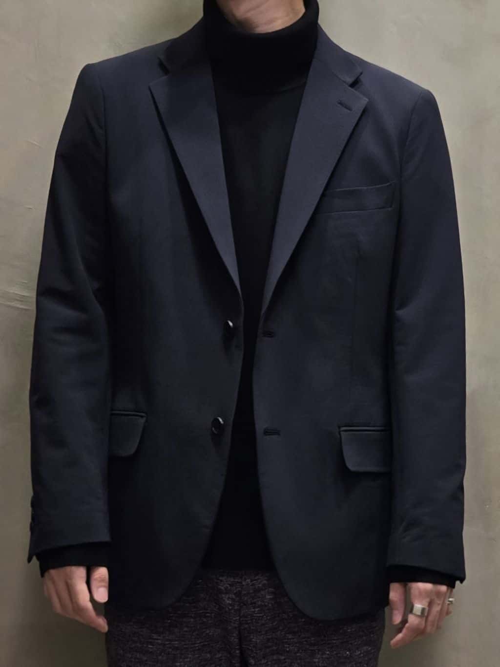 白木駆さんの「TAKEO KIKUCHI｜【ONOFF対応】TRダブルニット ストレッチパンツ」を使ったコーディネート