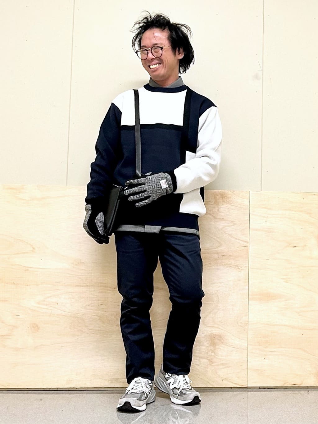 KENJI Iさんの「THE SHOP TK｜サフィアーノミニサコッシュ」を使ったコーディネート
