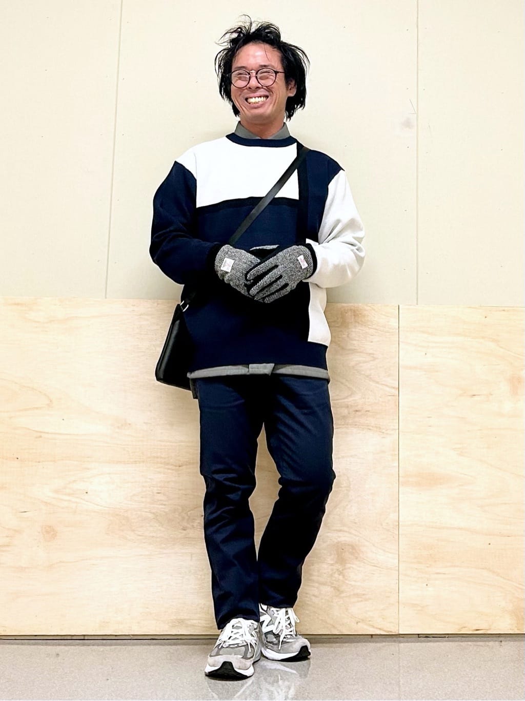 KENJI Iさんの「THE SHOP TK｜サフィアーノミニサコッシュ」を使ったコーディネート