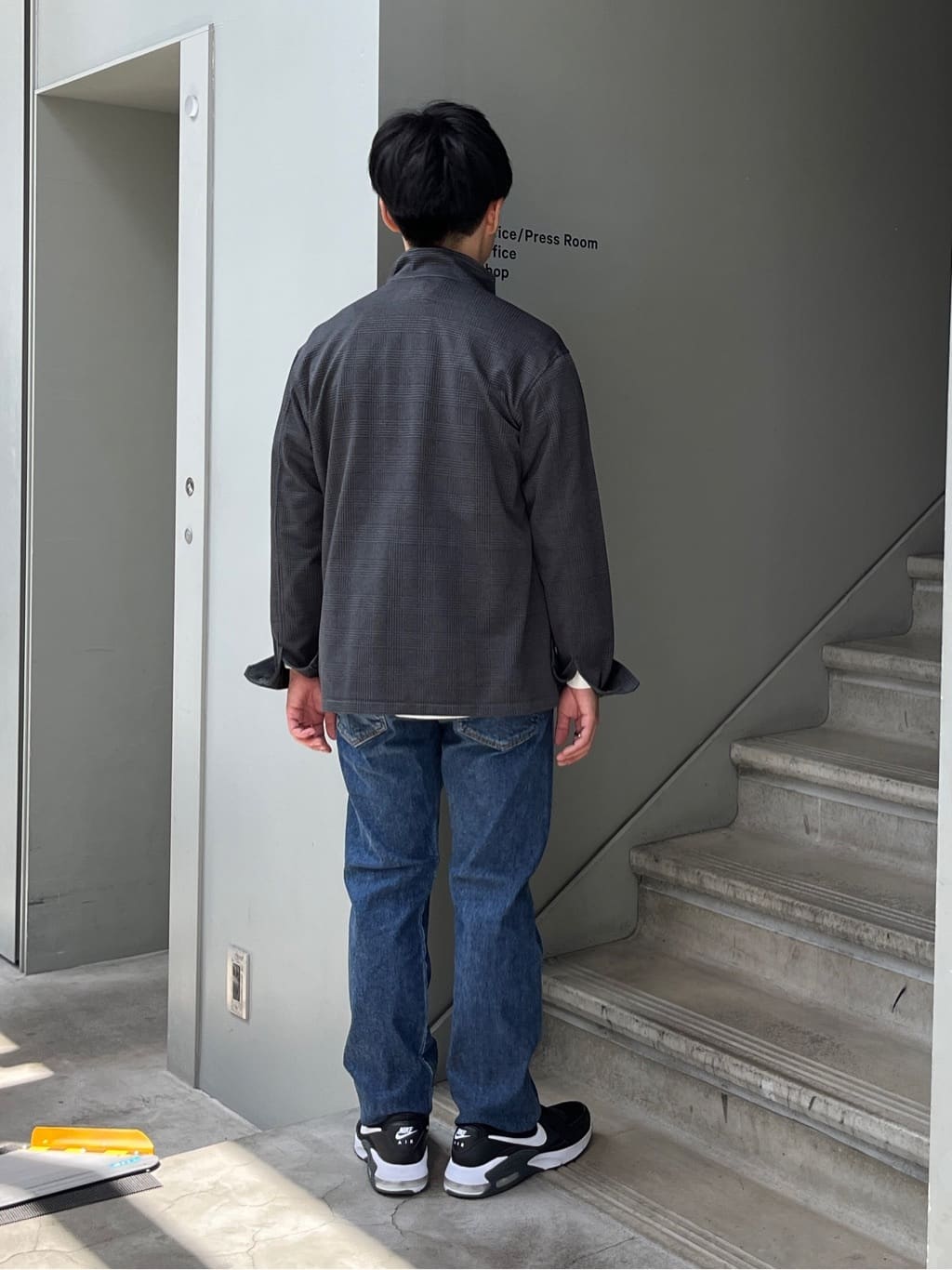 Namikiさんの「TAKEO KIKUCHI｜【モンスターストレッチ】日本製 ウォッシュド デニムパンツ」を使ったコーディネート